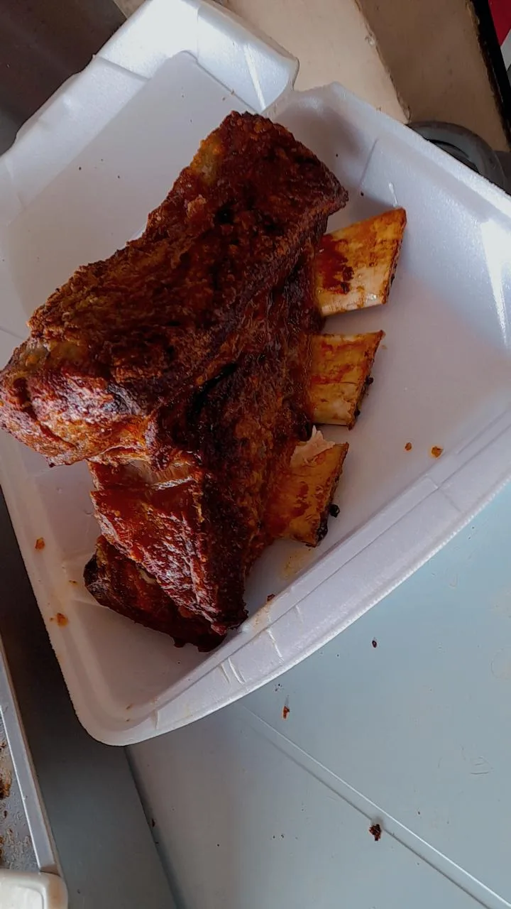 Costela de porco  ,linguicinha etc