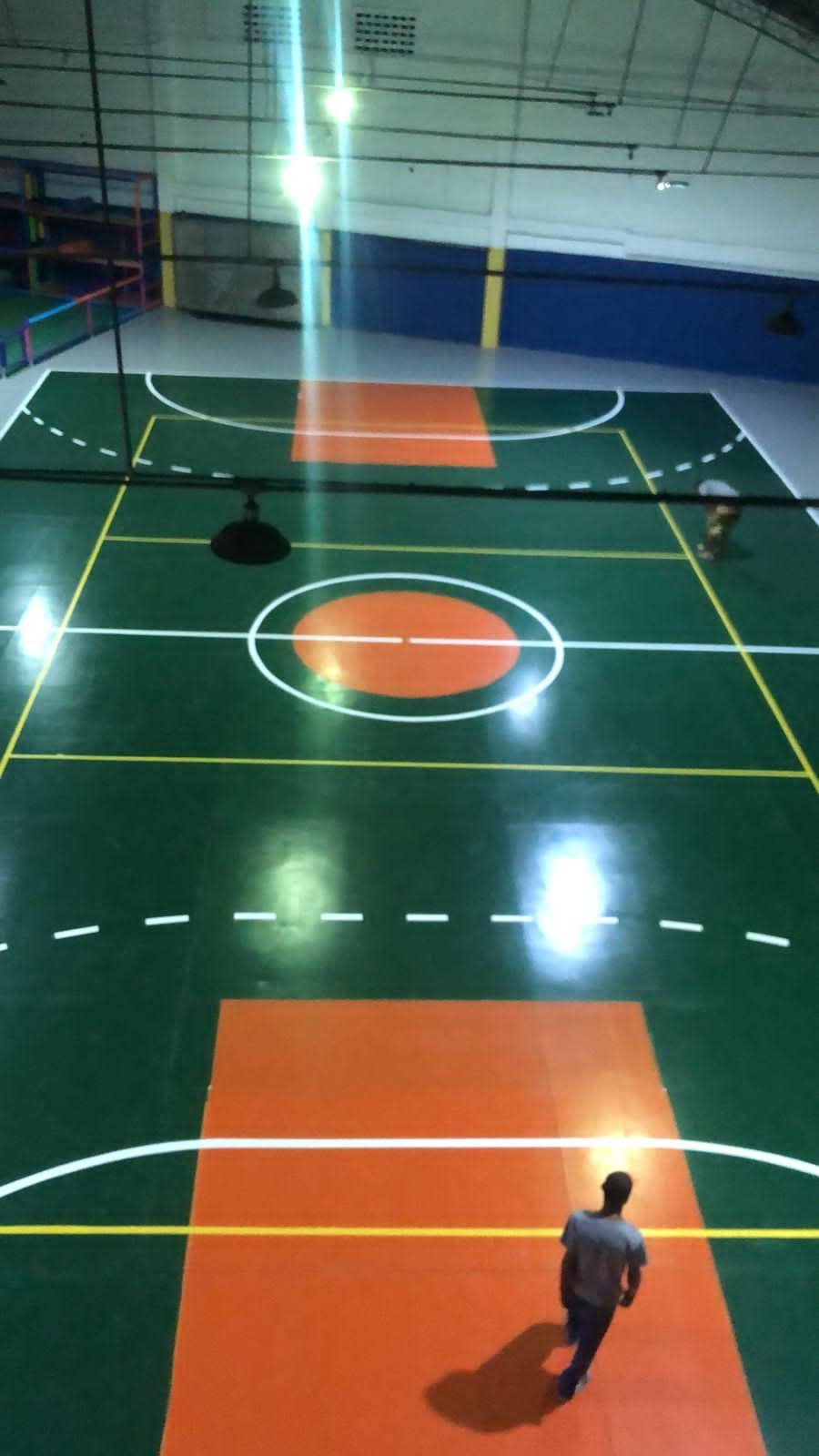 Pintura de quadras poliesportivas e pisos em epóxi