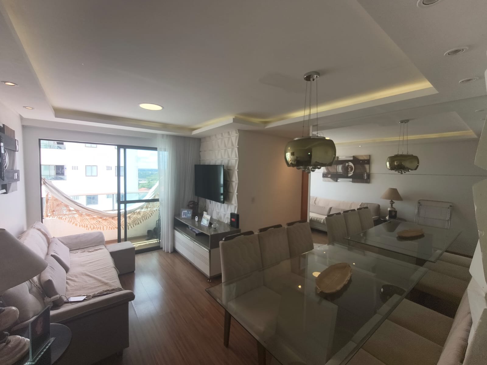 Apartamento com 3 quartos e varanda